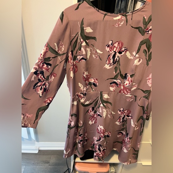 Barely used floral Dynamite mini dress for sale, perfect condition - Picture 1 of 4